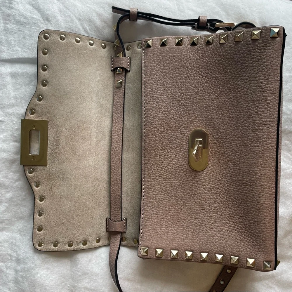 Valentino Garavani Rockstud Medium Shoulder Bag - Picture 9 of 11
